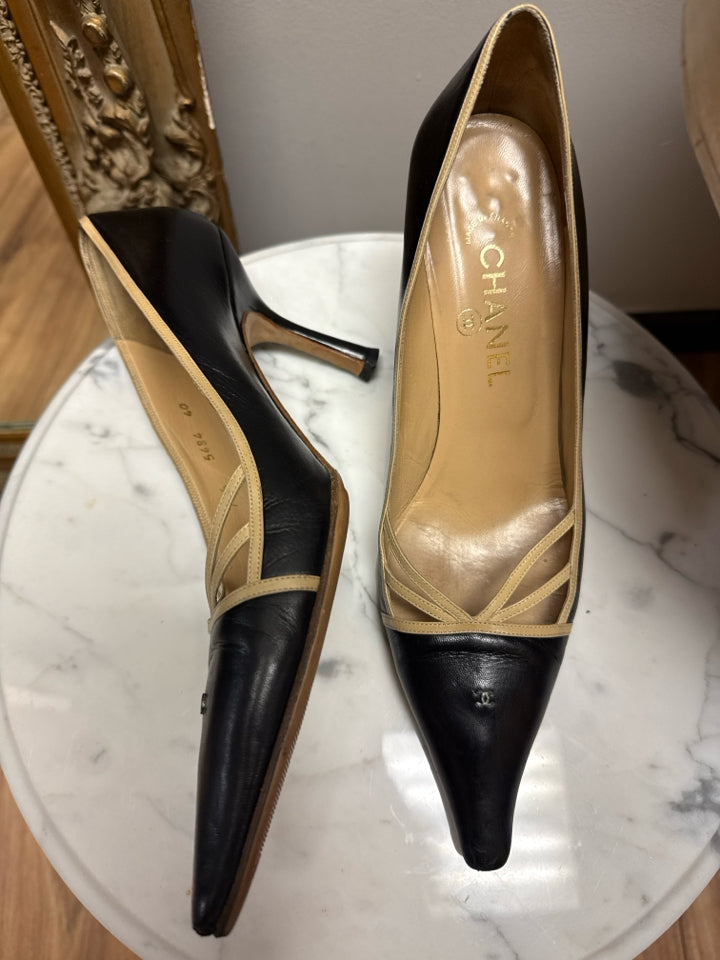Chanel Size 40 Black & Beige Leather Pump
