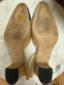 Chanel Size 38 Beige & Black Goatskin & Grosgrain Pump