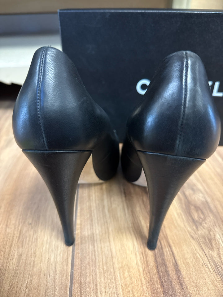 Chanel Size 37 Black Leather Pump