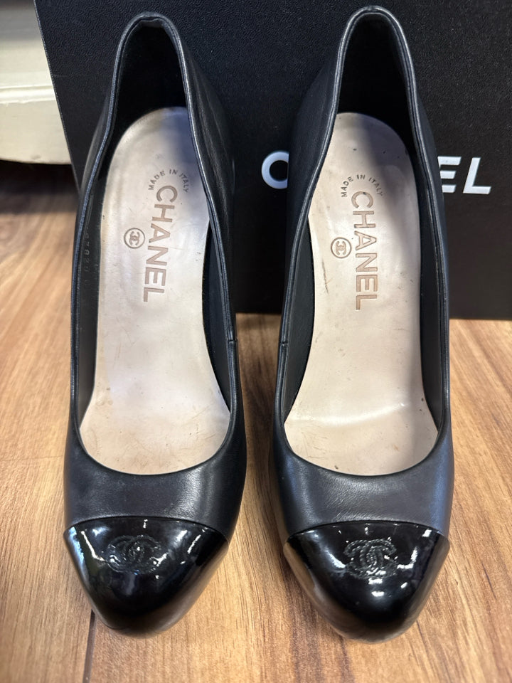 Chanel Size 37 Black Leather Pump