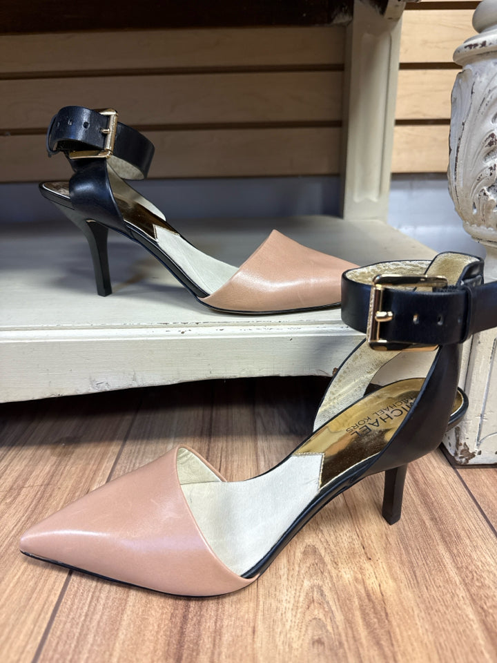 Michael Kors Size 8 Beige & Black Leather Pump
