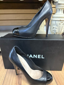 Chanel Size 37 Black Leather Pump