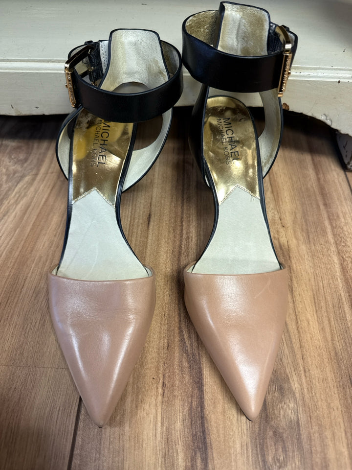 Michael Kors Size 8 Beige & Black Leather Pump