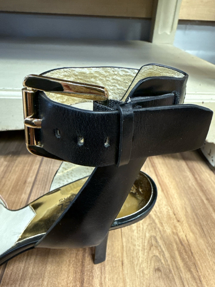 Michael Kors Size 8 Beige & Black Leather Pump