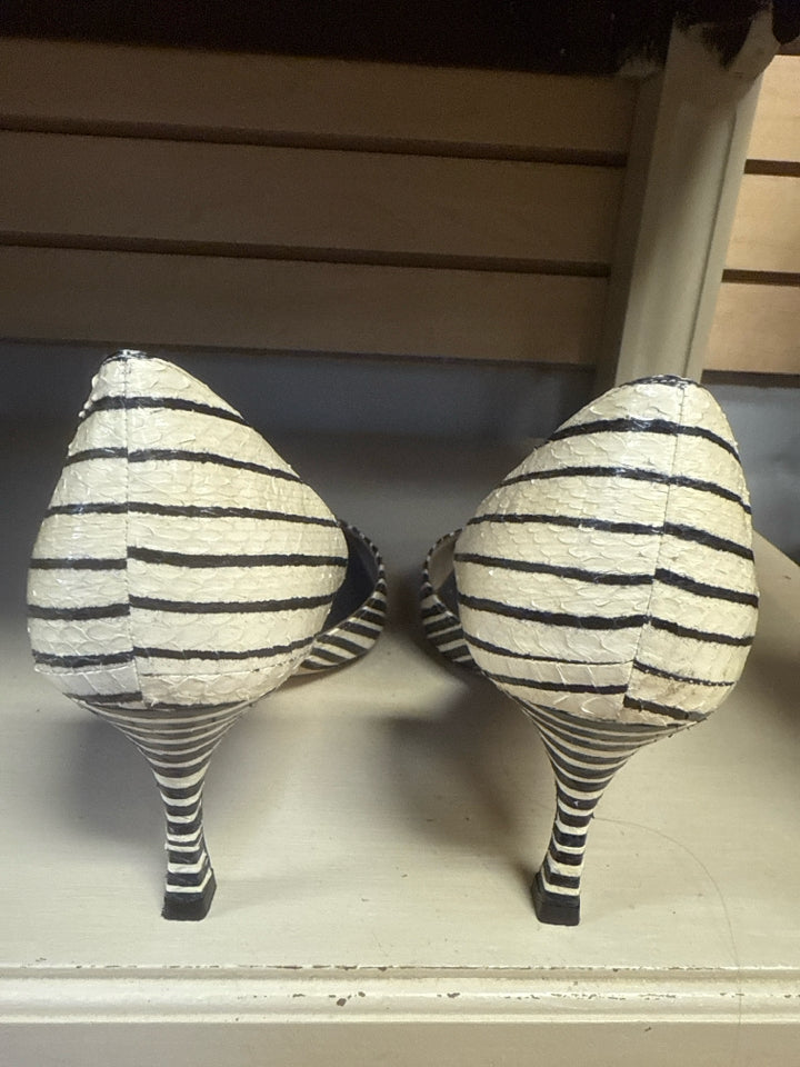 Manolo Blahnik Size 38 Black & Ivory Snakeskin Pump