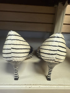 Manolo Blahnik Size 38 Black & Ivory Snakeskin Pump