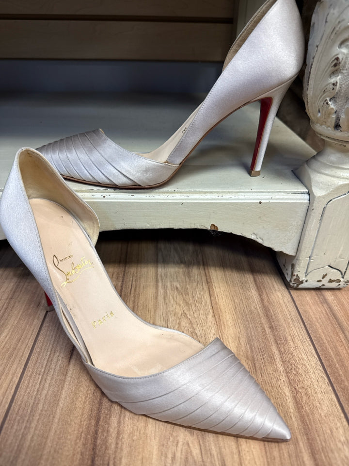 Louboutin Size 39 1/2 Champagne Satin Pump