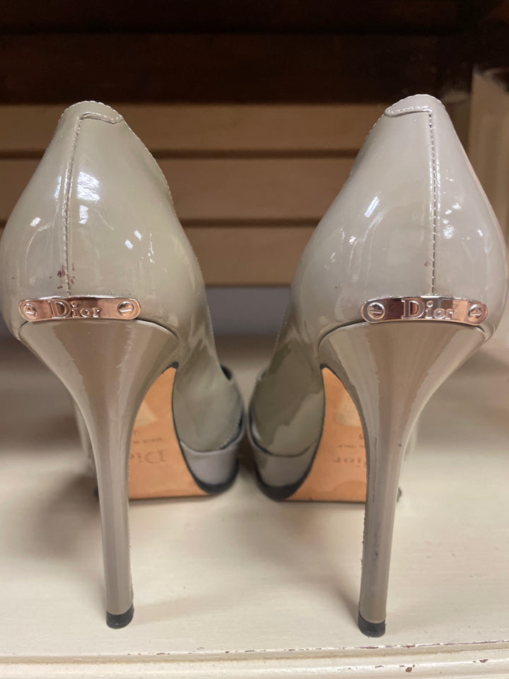 Christian Dior Size 35 Grey Patent Leather Pump