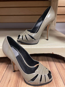 Christian Dior Size 35 Grey Patent Leather Pump