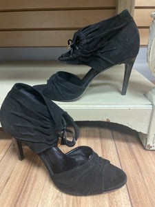 Gucci Size 8 Black Suede Pump